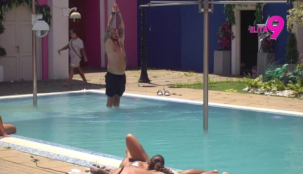 Graciozni skokovi Kačavende i Janjuša oduševili gledaoce pored bazena – skokovi u bazen