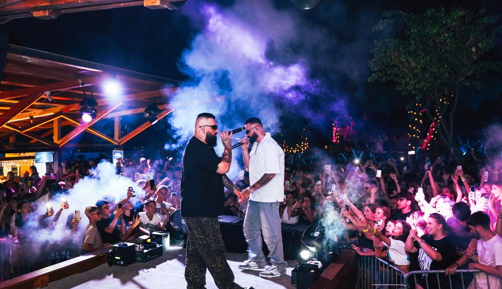 Jala Brat i Buba Corelli nastupili u Vodicama, rekordan broj fanova blokirao plažu – koncert u Vodicama