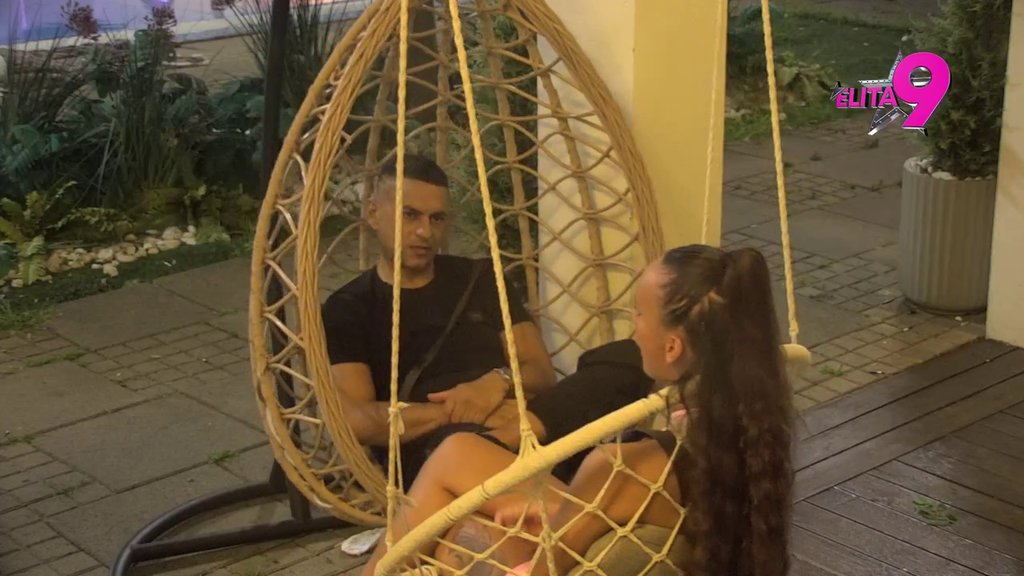Teodora besna zbog Bebice: svađa zbog čupanja obrva na imanju – čupanje obrva