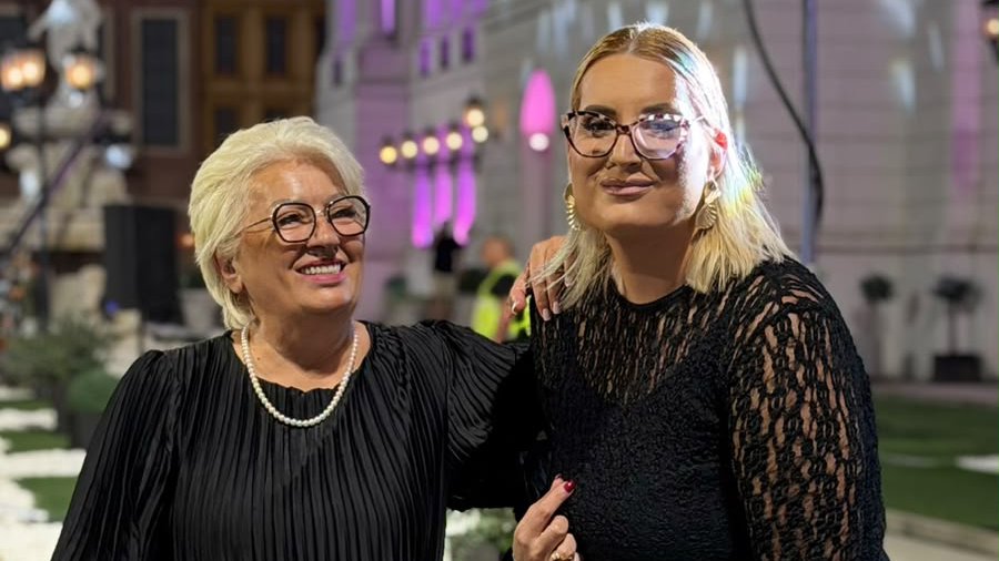 Biljana Vujović i Tamara Radoman zajedno na superfinalu, osmesi sve govore – podrška za Anitu Stanojlović i Luku Vujovića