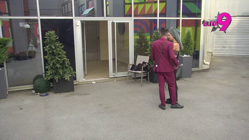 Hana u suzama pred superfinale: nema haljinu, Nerio pokušava da je smiri – Hana plače jer nema haljinu za superfinale