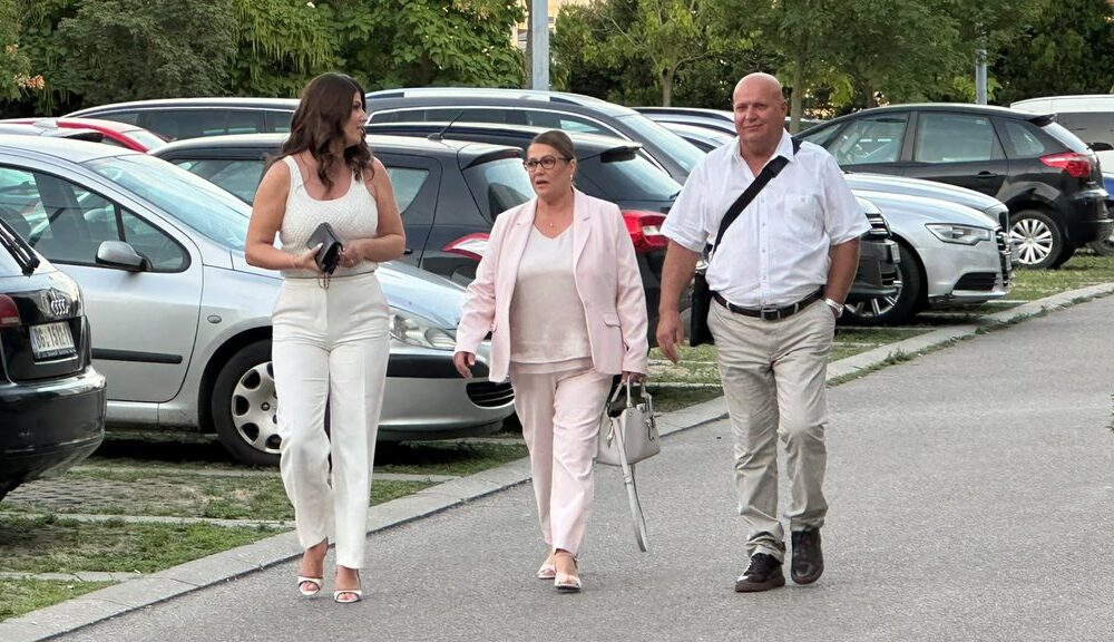 Porodica Asmina Durdžića među prvima stigla u Šimanovce i podržala sina