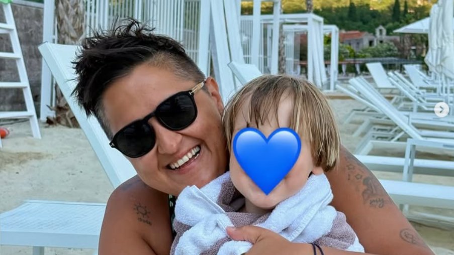 Marija Šerifović podelila detalje sa letovanja: Povreda sina tokom igre na primorju – povreda tokom igre