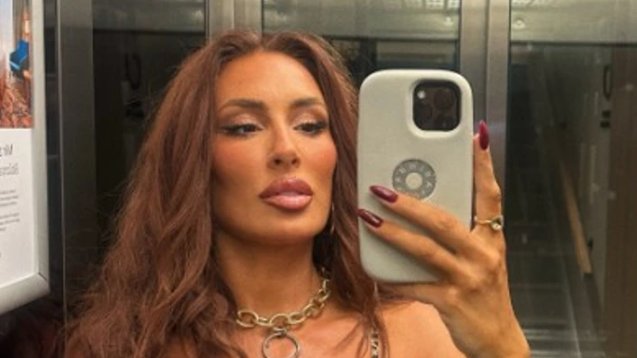 Senida Hajdarpašić privukla pažnju nastupom: Haljina sa izrezom izazvala lavinu komentara – Senida Hajdarpašić nastup