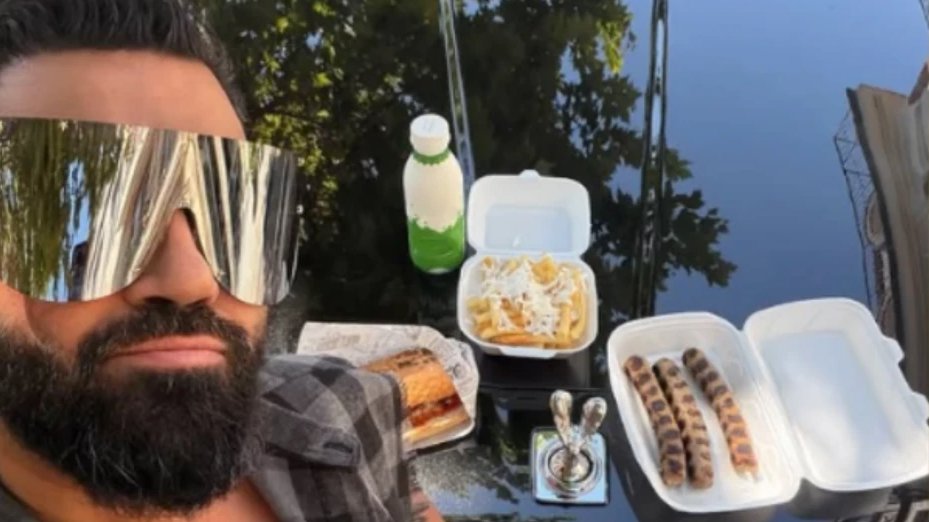 Azis iznenadio fanove ručkom na haubi skupocenog automobila – ručak na haubi