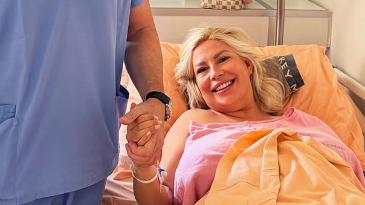 Dea Đurđević podelila prvu fotografiju iz porodilišta sa doktorom uz emotivne reči – fotka Dee Đurđević iz porodilišta