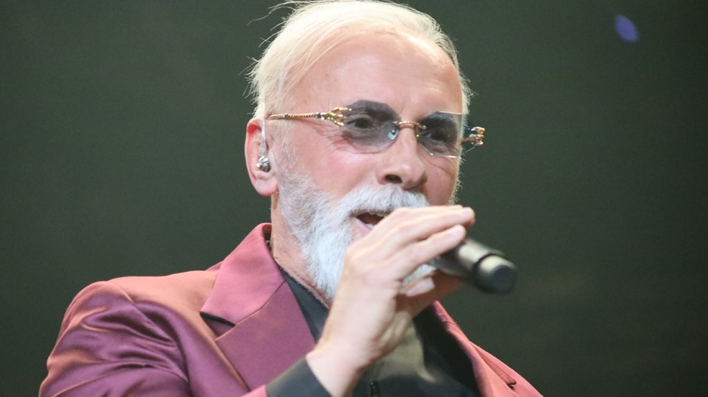 Dino Merlin izazvao haos na Koševu: Fanovi besni zbog ulaznica pred koncert – napad na Koševu
