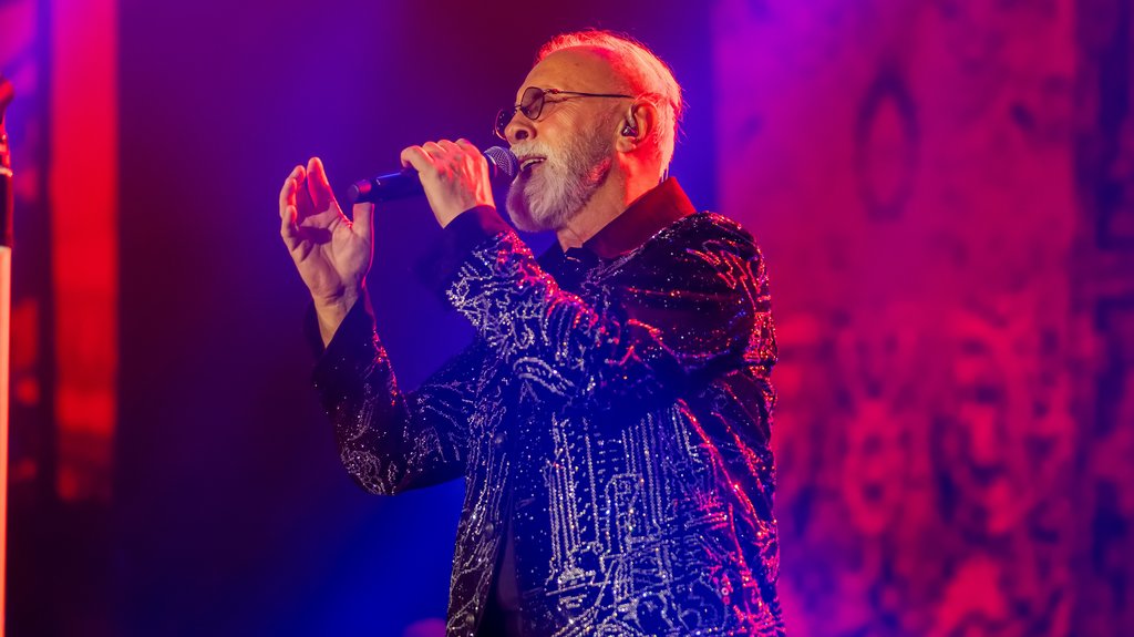 Dino Merlin izazvao haos na Koševu: Fanovi ostali ispred stadiona zbog problema sa ulazom – koncert Dino Merlin na Koševu