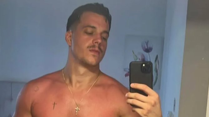 Pavle Mensur otputovao u Pulu, društvo mu pravi otac Irfan umesto Jelisavete – Pavle Mensur Pula