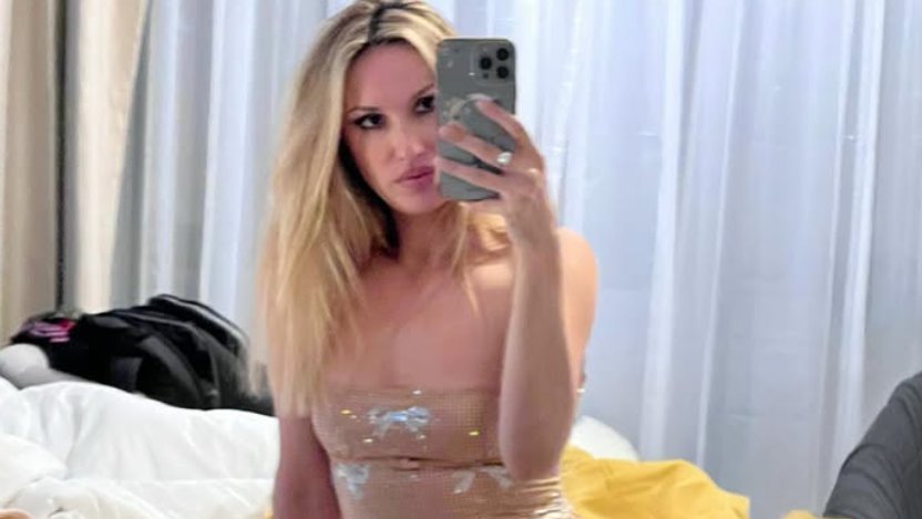 Rada Manojlović pokazala prirodnu lepotu u belom bikiniju na plaži – Rada Manojlović u belom bikiniju