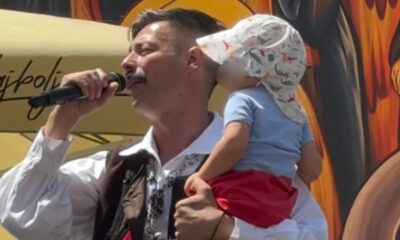 Milan Vasić održao koncert u Prizrenu i na scenu izveo sina