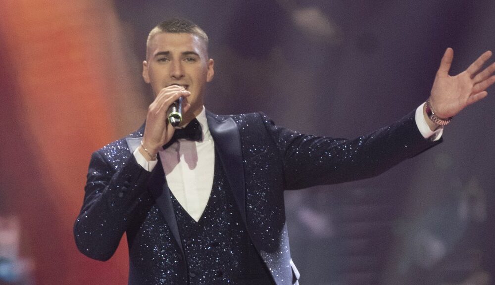 Kenan Hadžić briljira u Pinkovim zvezdama: Publika oduševljena njegovim emotivnim nastupima (VIDEO) – Kenan Hadžić Pinkove zvezde