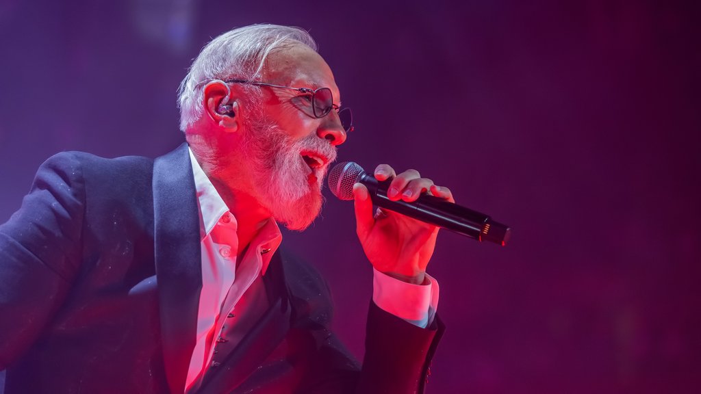 Dino Merlin rasprodao Koševo tri večeri, teren stadiona ostao uništen – oštećen teren na Koševu