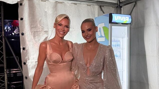 Nataša Bekvalac podržala Anitu Aleksić na festivalu u Zvorniku pred 15.000 ljudi – Nataša Bekvalac i Anita Aleksić
