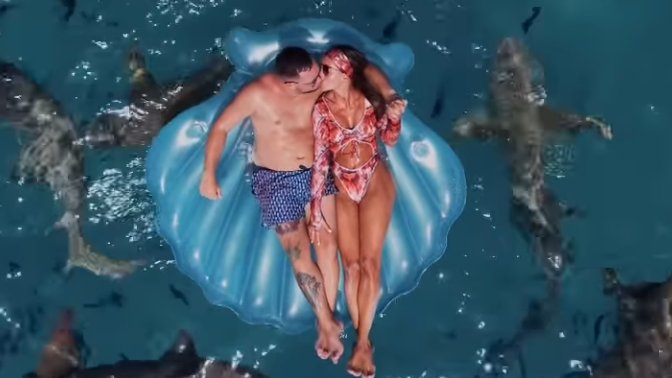 Anđela Đuričić i Gastoz na Maldivima: Romantičan snimak okružen ajkulama iznenadio fanove – video snimak sa Maldiva