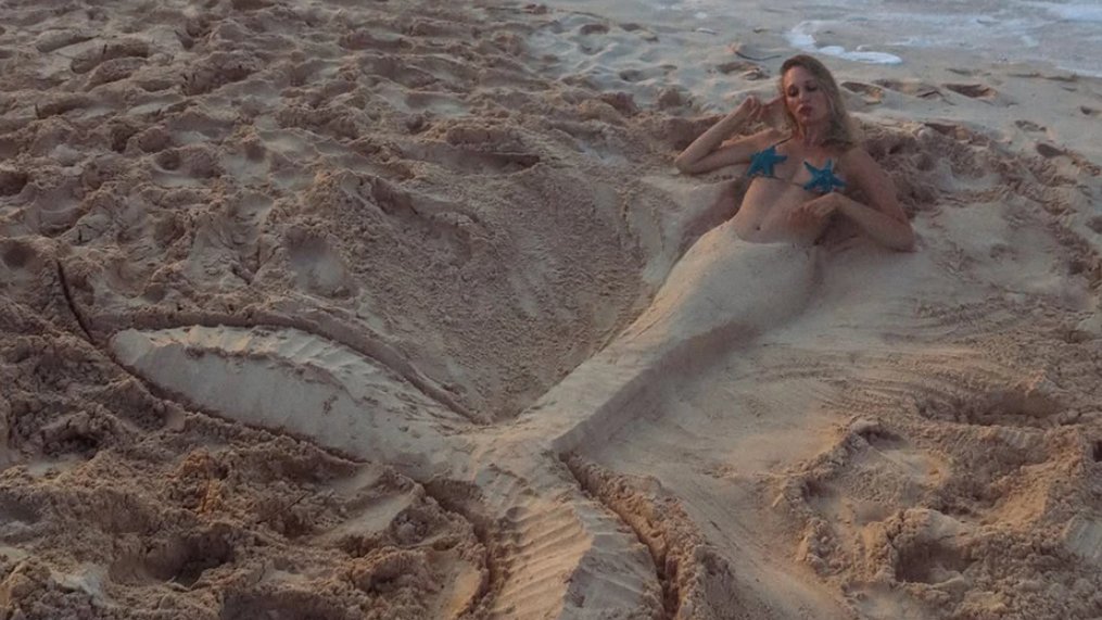 Anika Božić podelila neobične fotografije sa plaže: Zvezdice i pesak u glavnoj ulozi – Anika Božić Instagram
