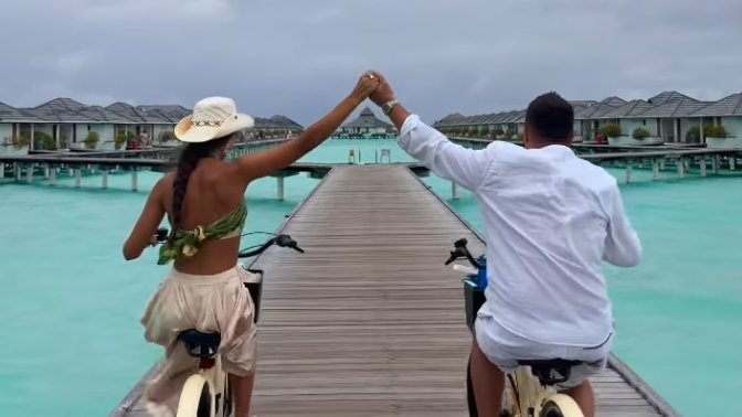 Anđela Đuričić i Nenad Marinković Gastoz uživaju u luksuzu na Maldivima, vožnja biciklom privukla pažnju