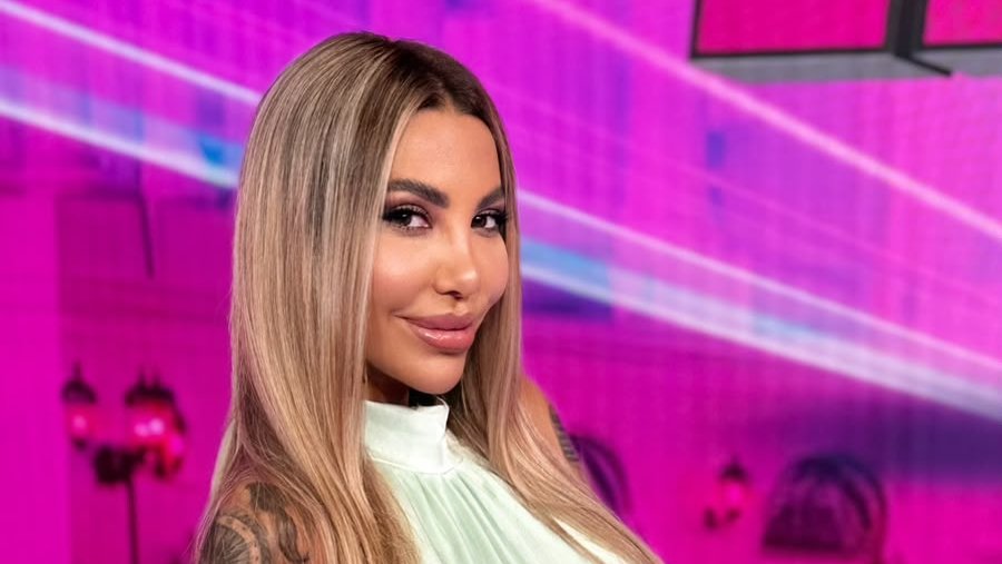NOVI UDARAC ZA ANELI NA DRUŠTVENIM MREŽAMA: Njeni Instagram profili nestaju jedan za drugim, fanovi u potpunom šoku (FOTO) – Instagram profili Aneli Ahmić