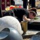 EMOTIVNI KRAH NA NOVOM GROBLJU: Mala Cana pala na grob Andrije Bajića, ćerke ga ispratile tišinom (VIDEO) – pomen Andrije Bajića