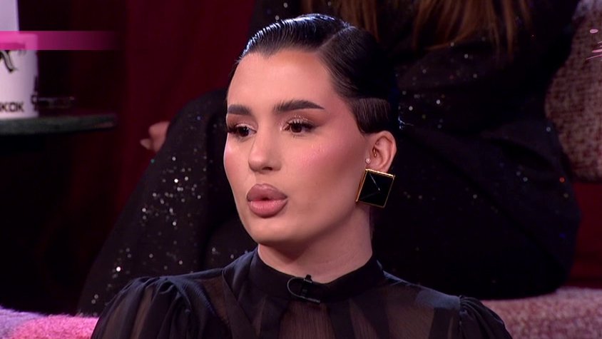 ZORANA MIĆANOVIĆ NE ODUSTAJE NI POSLE DRAME: Iz bolnice pravo na nastup, trag ujeda besne mačke nije je zaustavio (FOTO) – nastup Zorane Mićanović