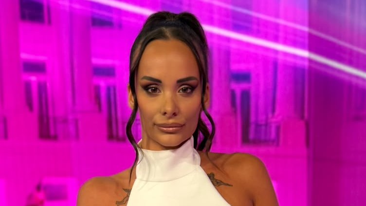 TEODORA DELIĆ PROLAZI KROZ TEŽAK PERIOD: Zbog sajber nasilja povukla radikalan potez, dok Bebica traži mir u manastirima (FOTO) – sajber nasilje nad Teodorom Delić
