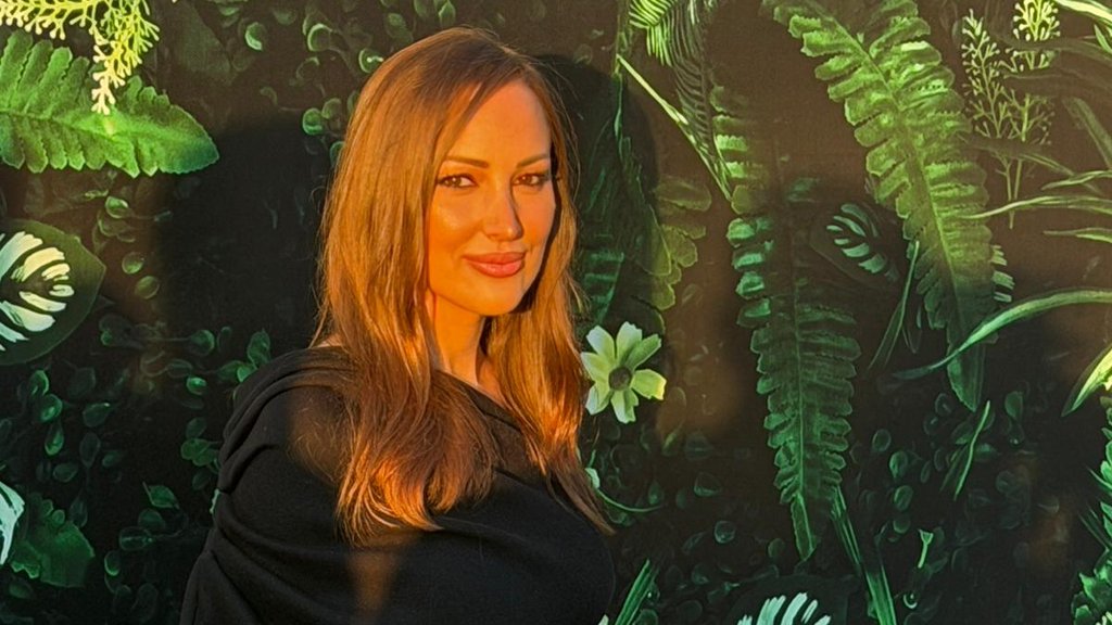 KAKO JE PRIJOVIĆKA DOMINIRALA NA TERENU: Aleksandra Prijović pokazala sportski duh pre ulaska u svet muzike (FOTO) – Aleksandra Prijović odbojka