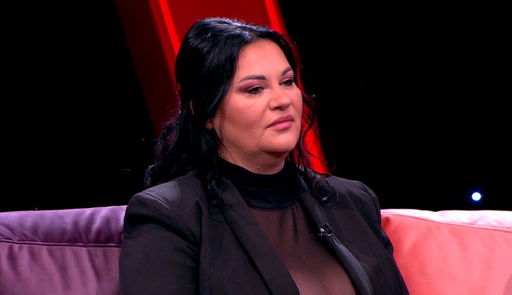 MOĆNE INVESTICIJE JANE TODOROVIĆ: Pevačica sa pet stanova živi u svekrovom dvorcu, mesečno inkasira ozbiljan novac (FOTO)
