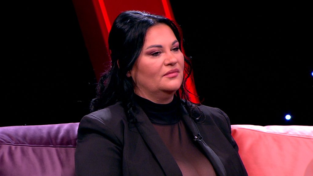 MOĆNE INVESTICIJE JANE TODOROVIĆ: Pevačica sa pet stanova živi u svekrovom dvorcu, mesečno inkasira ozbiljan novac (FOTO)