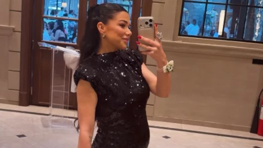 RAĐENOVA BIVŠA U CENTRU PAŽNJE: Sin Milice Ristić nežno je poljubio trudnički stomak, emotivne slike raznežile pratioce na mrežama (FOTO) – Milica Ristić trudnoća
