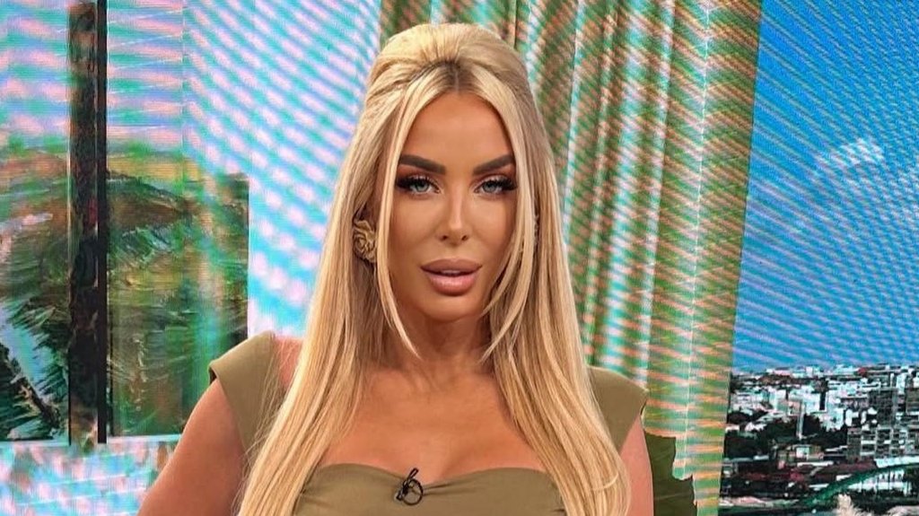 VITKA LINIJA O KOJOJ SE PRIČA: Bojana Lazić u kupaćem ostavila pratioce bez daha, komentari ne prestaju da pristižu (FOTO)