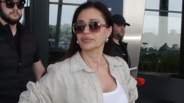 DISCIPLINA OTKRIVA TAJNU USPEHA CECE RAŽNATOVIĆ: Pevačica pokazala kako zateže noge u teretani, evo šta je poručila fanovima (FOTO) – trening Cece Ražnatović
