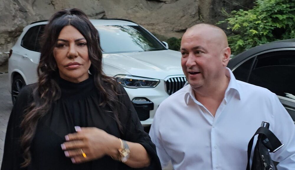 EMOCIJE KULJAJU U DOMU ĐANIJA: Pevač javno čestitao rođendan Slađi, čestitke pljušte na Instagramu (FOTO) – slavlje u domu Đanija