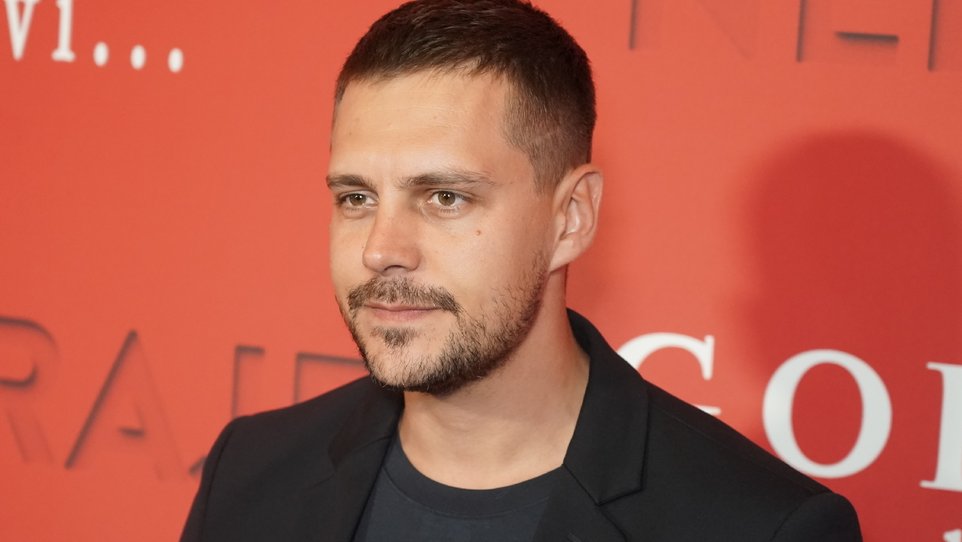 KONTRAST KOJI IZAZIVA PAŽNJU: Brat Miloša Bikovića izabrao monaški život, a glumac otkrio njihove posebne razgovore (FOTO)