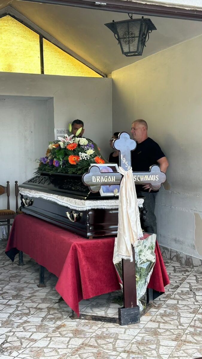 sahrana oca bore santane, kovčeg