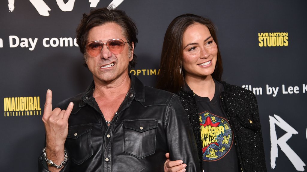 Džon Stamos iznenadio fanove: Pozirao potpuno nag za rođendan i izazvao lavinu komentara – nag fotografija Džona Stamosa