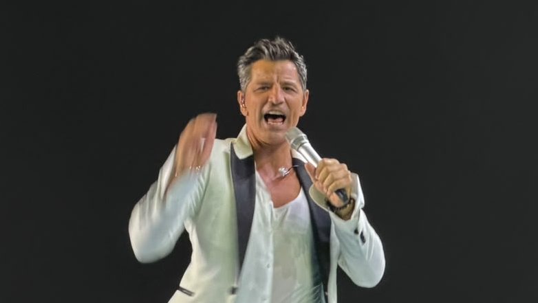 GRČKA ZVEZDA ZAPALILA UŠĆE: Sakis Rouvas digao Beograd na noge, publika pevala uglas njegove hitove (FOTO) – Dragi Bravo festival