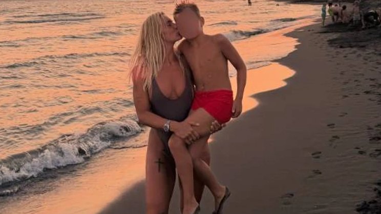 ISPOVEST KOJA JE RASPLAKALA MNOGE: Milica Dabović sa sinom napustila Srbiju, emotivne reči posvetila nasledniku (FOTO)