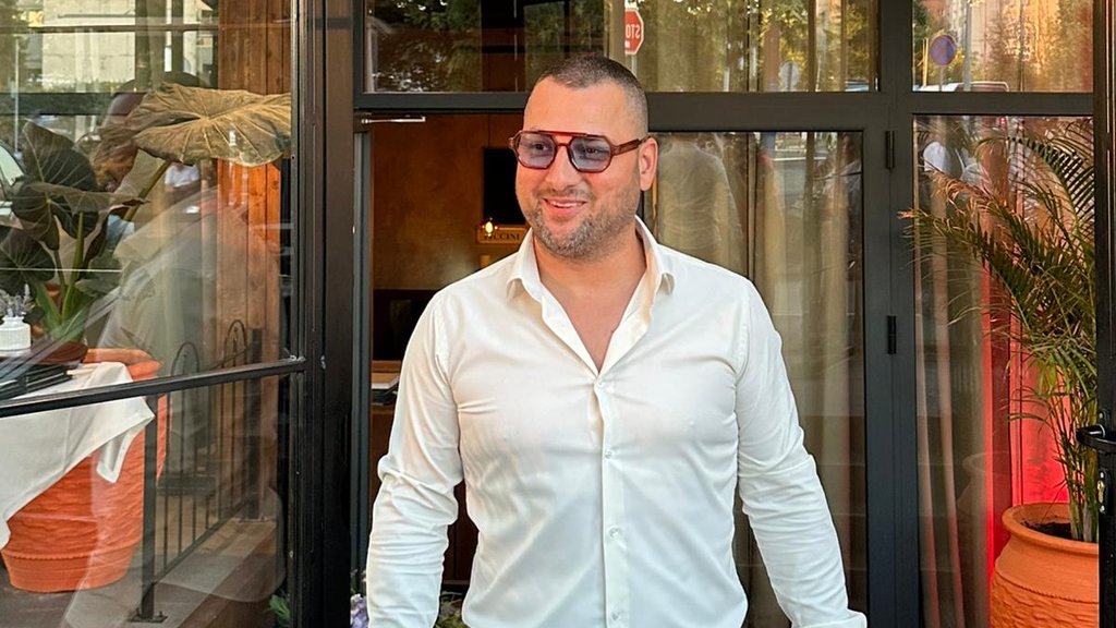 NEVEROVATAN PREOKRET U ŽIVOTU DENA BONEŠTAJA: Pesma stara decenijama i dalje mu donosi zaradu, a evo kako izdržava šestoro dece (FOTO) – Deni Boneštaj pesma