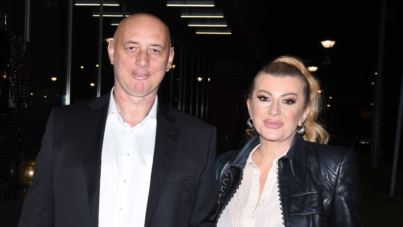 POTEZ VODITELJKE OSTAVIO VIKI BEZ TEKSTA: Dušica Jakovljević nenamerno pozvala Tašketa usred noći, pevačica joj sutradan sve sasula u lice (FOTO) – poziv Viki Miljković