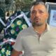 TEŠKI TRENUTCI ZA BORA SANTANU: Porodica i prijatelji se opraštaju od njegovog oca, emotivne poruke na vencima kidaju srce (FOTO) – sahrana oca Bore Santane