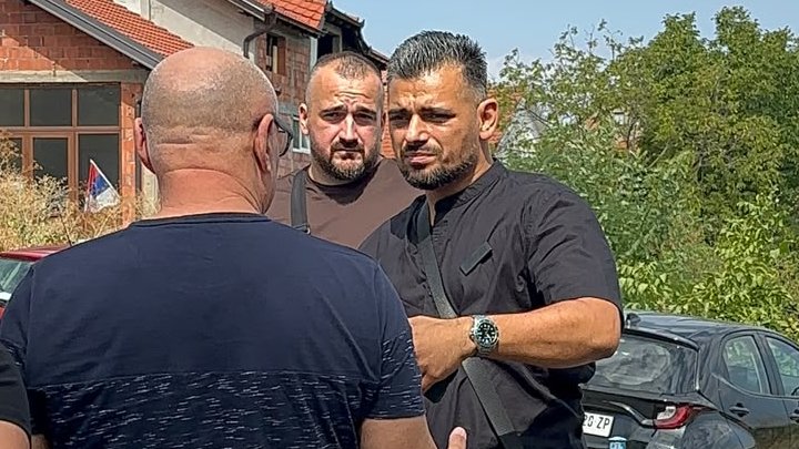 TUGA SLAMA ELITU: Bora Santana slomljen pred poslednji oproštaj od oca Dragana (FOTO) – Bora Santana sahrana