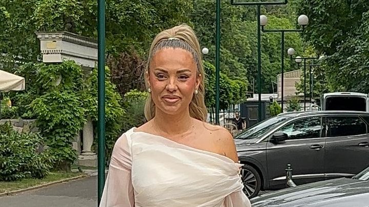 DRAGICA ZLATIĆ ODUŠEVILA PRATIOCE SVOJIM GESTOM: Pevačica priredila nesvakidašnju proslavu punoletstva svojoj mezimici, svi komentarišu detalje slavlja (FOTO) – proslava punoletstva mačke Hajdi