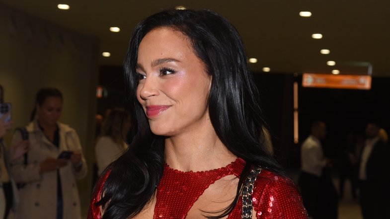 OTVORENO PRIZNANJE EDITA ARADINOVIĆ: Pevačica otkrila zbog čega želi da ukloni silikone, a opisala i ko ju je razočarao nakon porođaja (FOTO) – Edita Aradinović silikoni