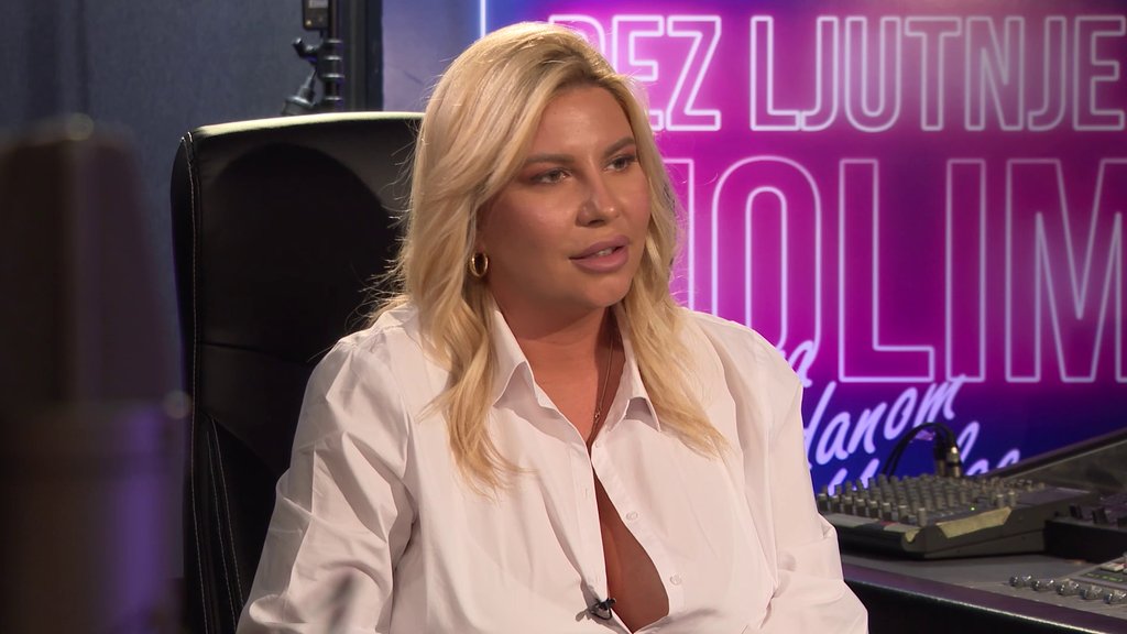 DEA ĐURĐEVIĆ POSLALA JASNU PORUKU SVIMA: Otvoreno se oglasila nakon rođenja ćerke, a njene reči podigle buru na mrežama (FOTO) – poruka Dei Đurđević