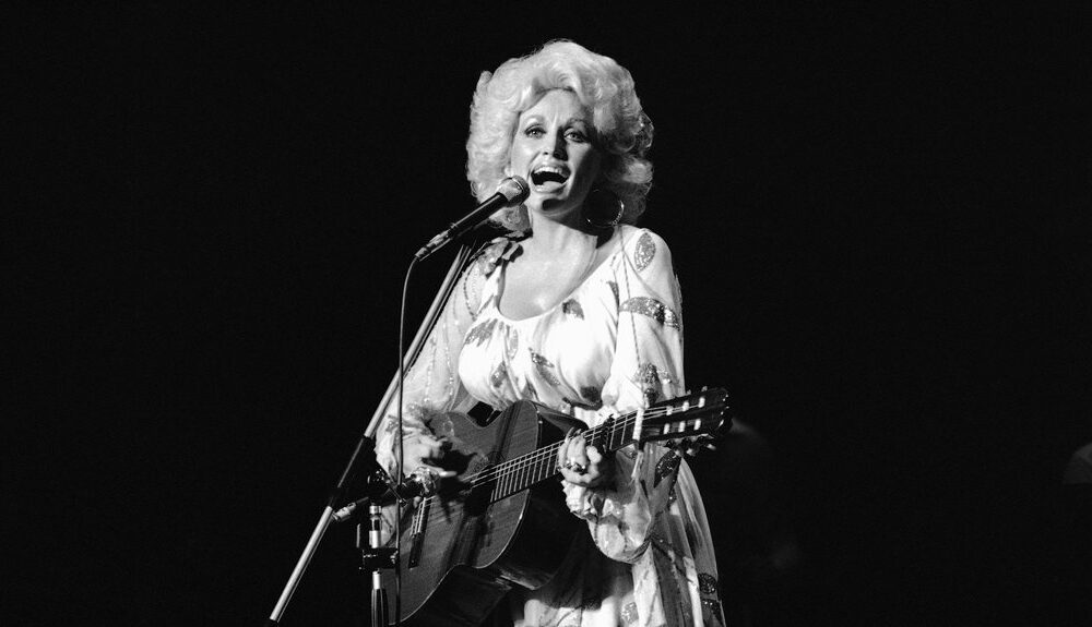 Doli Parton iskreno o zdravlju: Otkrila kroz šta je prolazila dok je brinula o suprugu – zdravstveni problemi Doli Parton