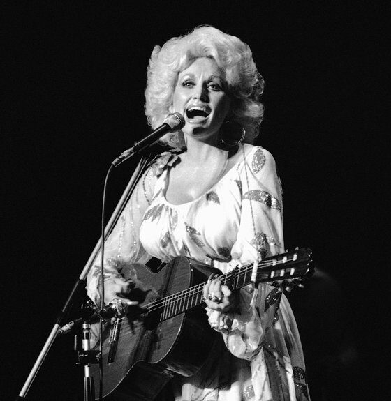 Doli Parton iskreno o zdravlju: Otkrila kroz šta je prolazila dok je brinula o suprugu – zdravstveni problemi Doli Parton
