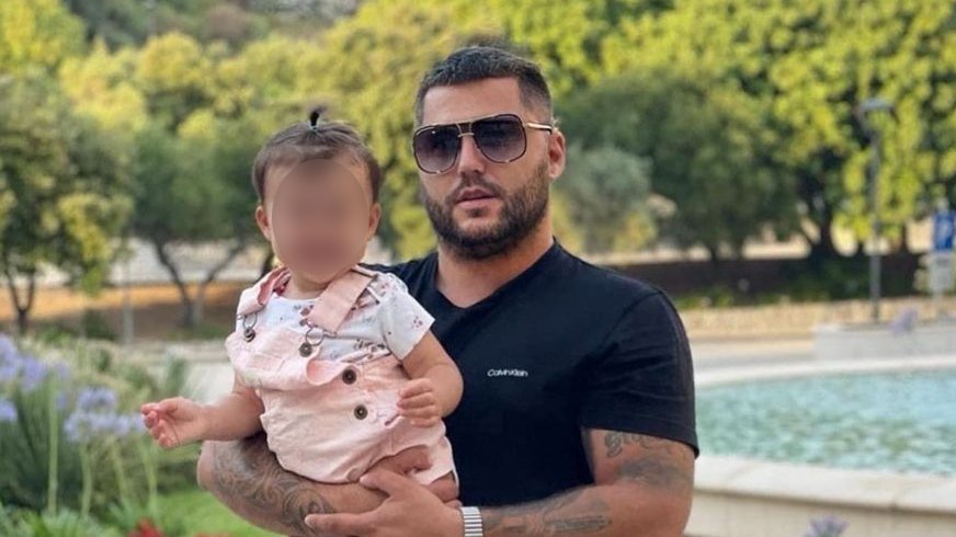 EMOCIJE PREPLAVILE ALIBABU: Asmin Durdžić zagrlio ćerku Noru posle tri godine, javnost ne ostaje ravnodušna (FOTO) – susret Asmina Durdžića i ćerke