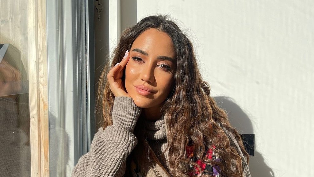 OD POSLA NA ULICI DO MODNE IKONE: Tamara Kalinić otkrila kroz kakve izazove je prošla pre slave, njena priča inspiriše mnoge (FOTO) – Tamara Kalinić posao na ulici