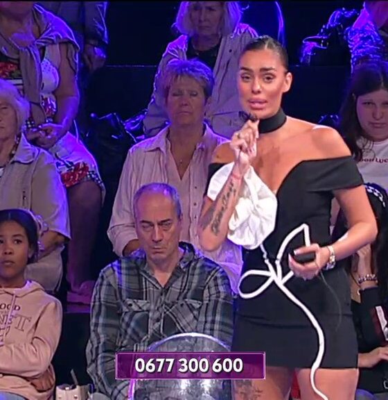 HAOS U EMISIJI NAROD PITA: Mina Vrbaški izgubila kontrolu, izvređala Viktora i napustila studio pred svima (VIDEO)