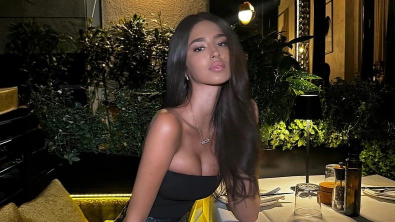 ĐINA DŽINOVIĆ OTVORENO O ZDRAVSTVENIM PROBLEMIMA: Mlada influenserka otkrila borbu sa Hašimoto tiroiditisom, evo šta je sve priznala (FOTO)